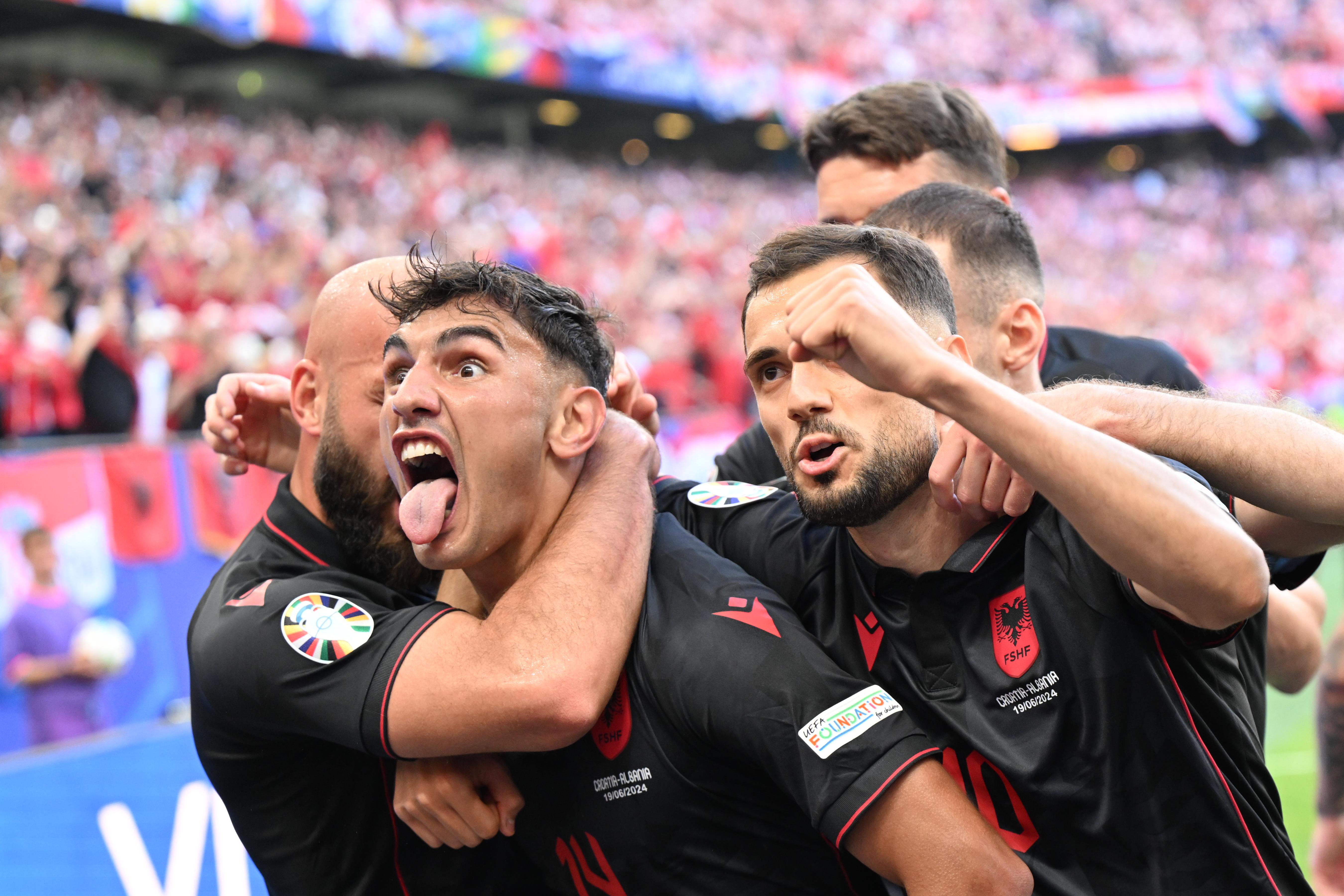 爱博体育-阿尔及利亚足球风格独特，非洲杯屡获佳绩(阿尔及利亚一夫多妻吗)