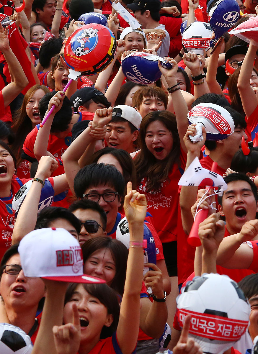 精彩纷呈！欧预赛激烈角逐引无数球迷狂热的简单介绍