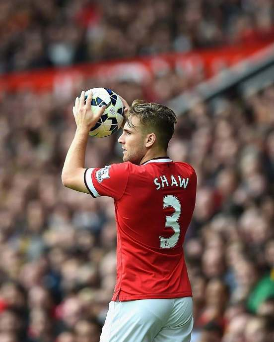 爱博体育-罗马冷门取胜，卢克-肖成为焦点人物